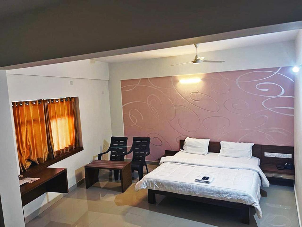 Hotel Radha Pangala Exterior photo